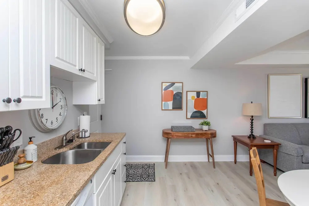 Summerhouse Villas Condo: Private Resort Beach