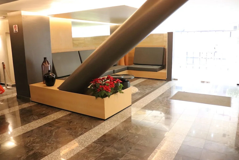 Hotel Embassy