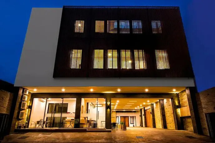 Arena Hotel by the Beach