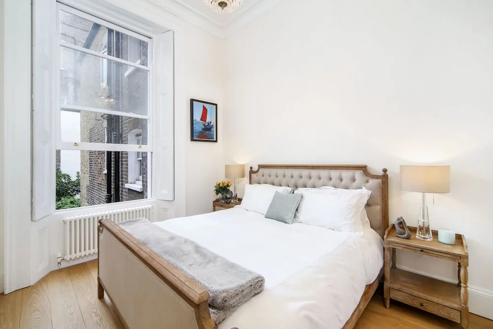 Luxurious 1BR Period Property in Kensington