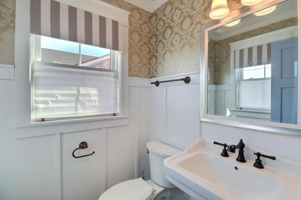 5044 La Casa Blanca 2 Min Drive to Beach