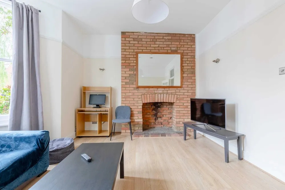 Roomy 3BD by Hampstead Heath!