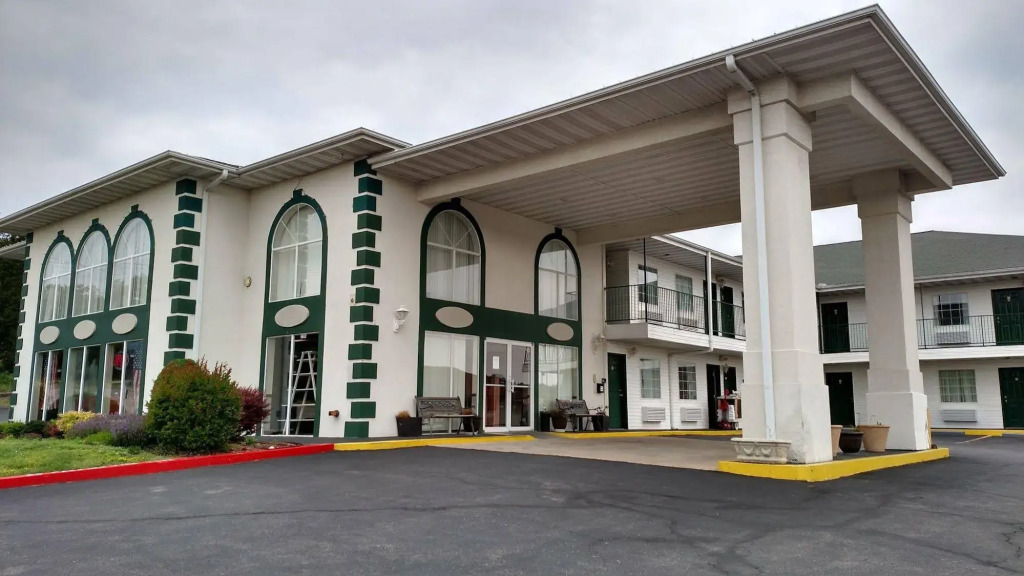 Evergreen Inn