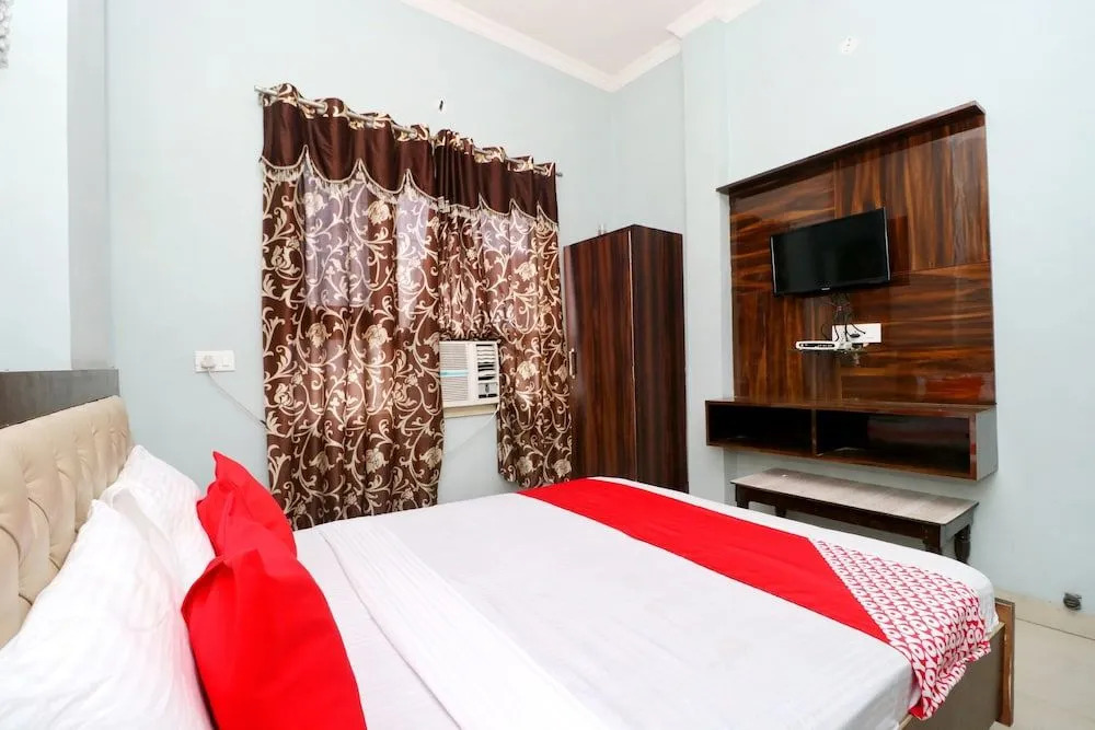 Oyo 39626 Rj Royal Guest House
