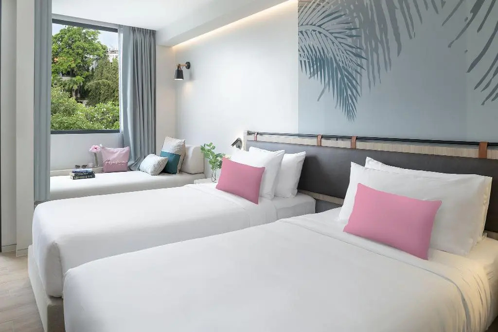 Отель JonoX Phuket Karon Hotel
