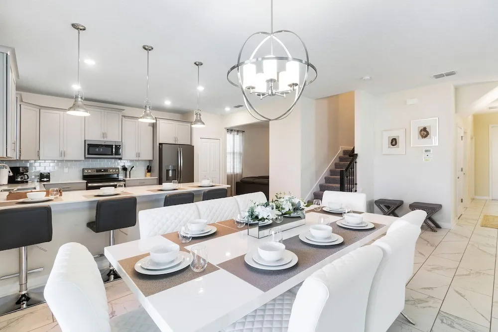 2957 FS - Luxury Oasis: 6BR Villa Pool Game