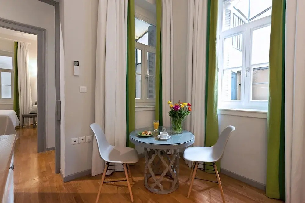 Acropolis TownHouseCo Suites