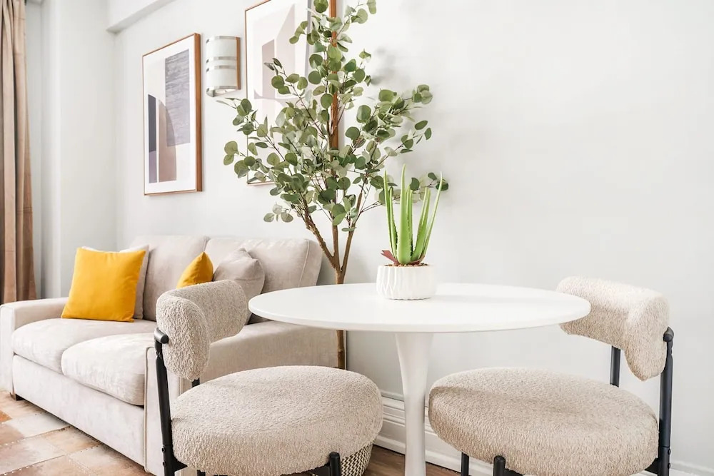 73-406 New 1BR 1bth UWS Doorman Gym