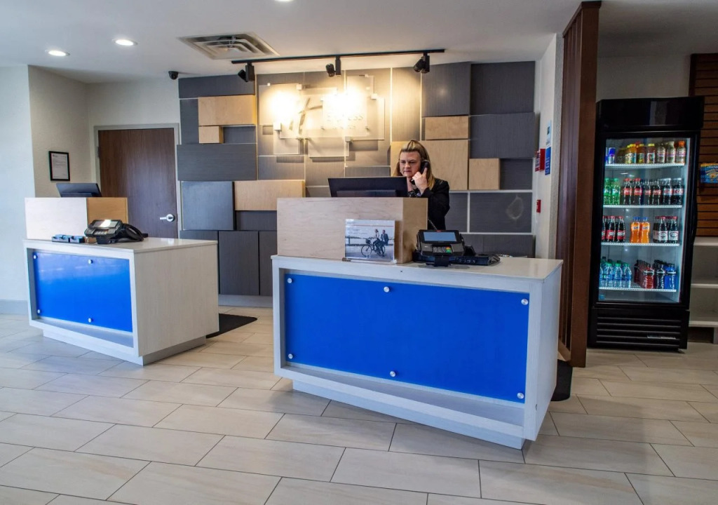 Holiday Inn Express & Suites - Oklahoma City Airport by IHG