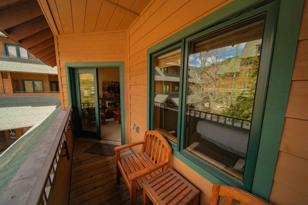 Upgraded 2bdr In Ge/walk To Slopes, Fireplace & Balcony 2 Bedroom Condo by RedAwning