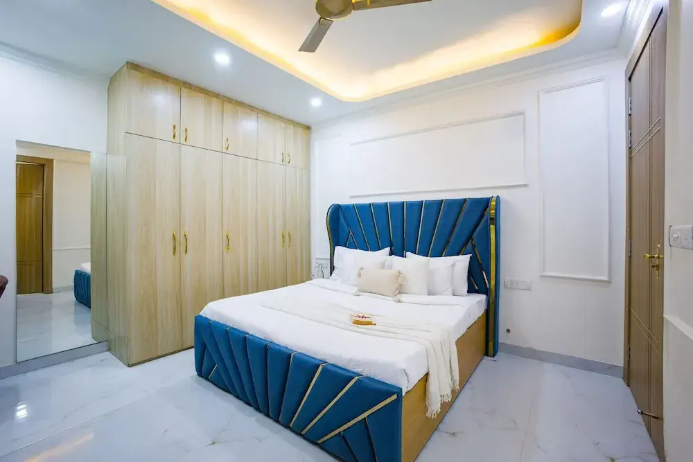 Alaya Stays Miyabi Executive Suite, Elegant 1-BHK Suite With Common Pool, Gym & Restaurant
