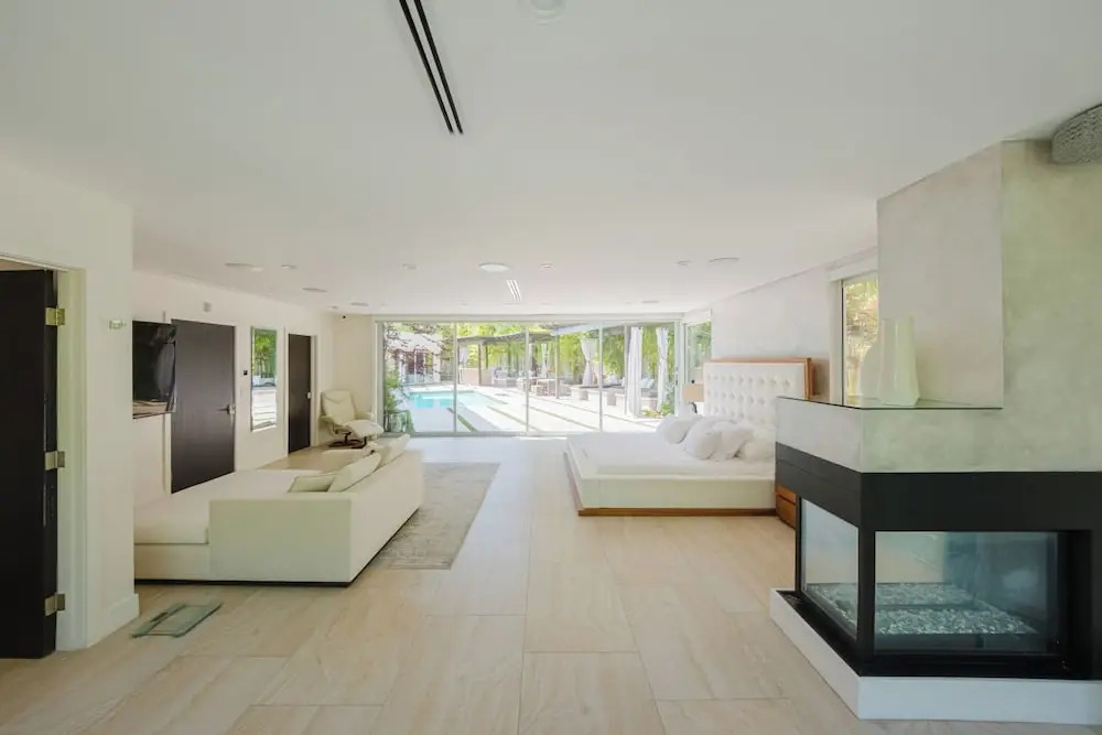 Zen Estate - Luxurious 5BR Beverly Hills Sanctuary With Pool & Canyon Views