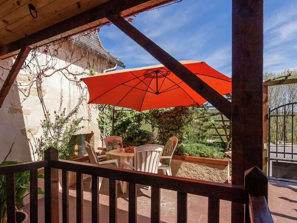 Elegant Holiday Home in Coubjours with Private Garden