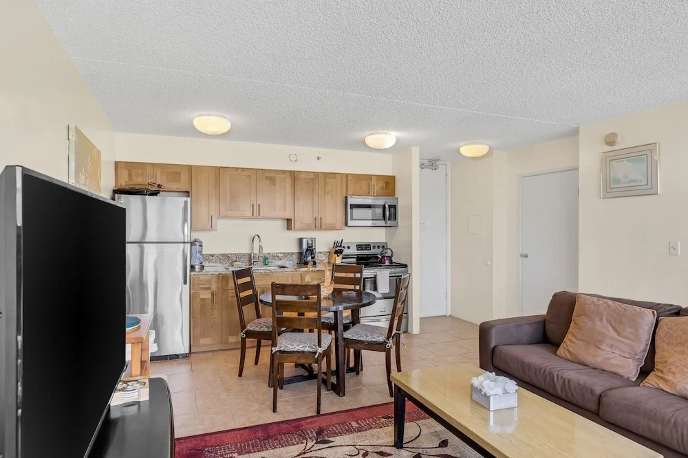 Tower 2 Suite 3709 - QQP