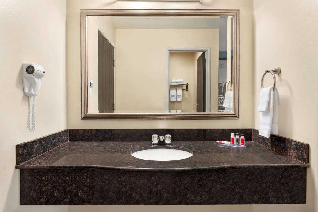Luxe Hotel Nashville Airport