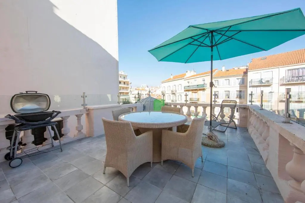 Appartement 3 chambres 125 m2 avec vue exceptionnelle face à la mer