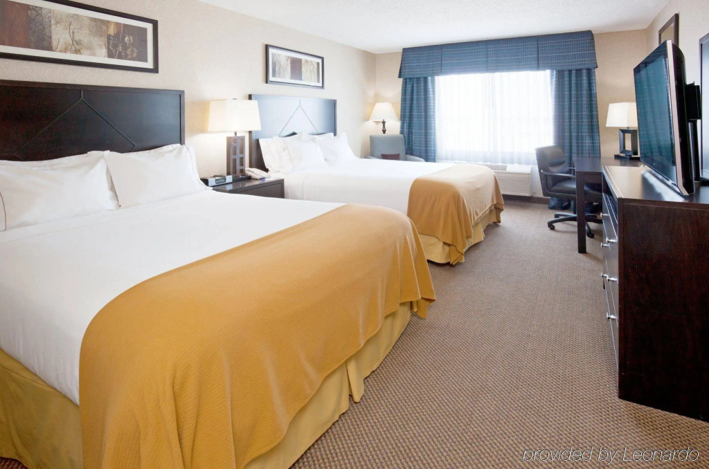 Holiday Inn Express Hotel & Suites Grand Forks by IHG