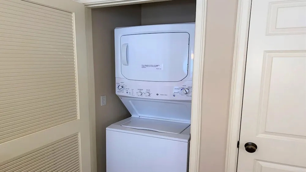 206 N Shore Pl 2 Bedroom Condo