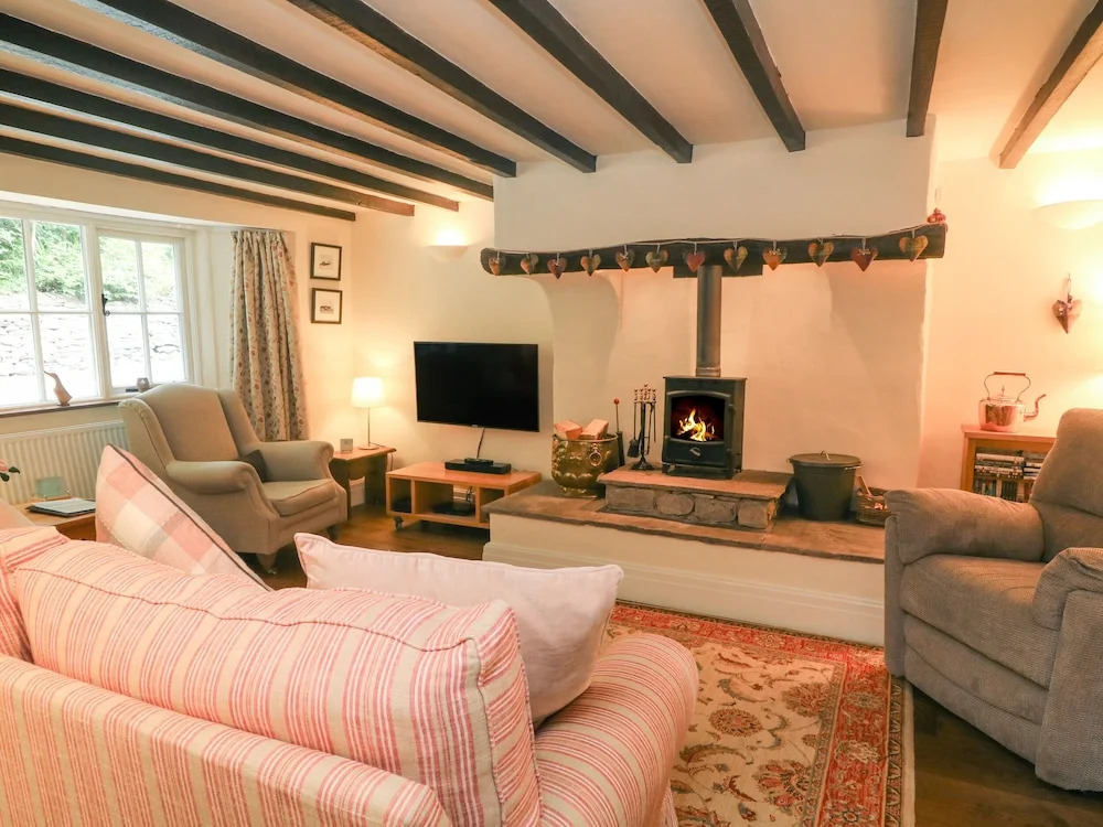 2 Storrs Cottages