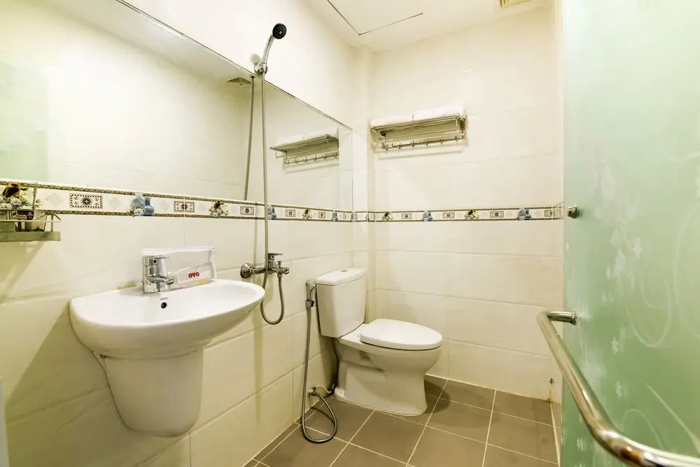 OYO 471 White 1 Hotel