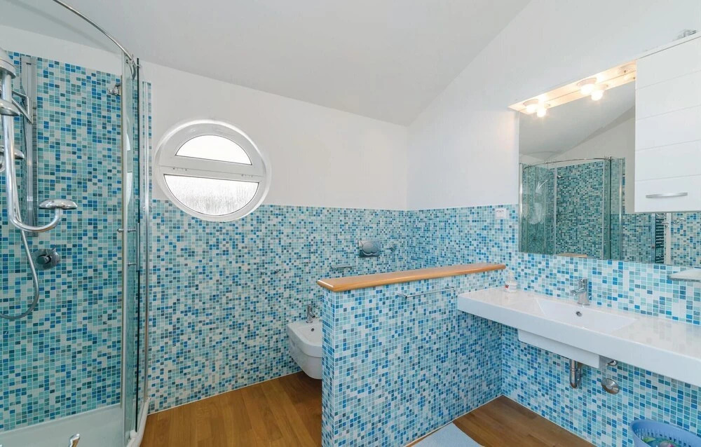 Beautiful Home in Primosten With Wifi and 6 Bedrooms