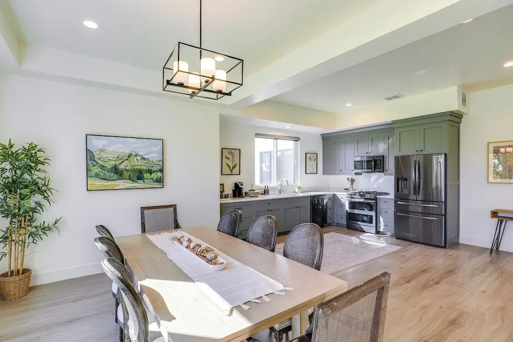 Midway Mountain Farmhouse: Hot Tub, Golf & Hiking
