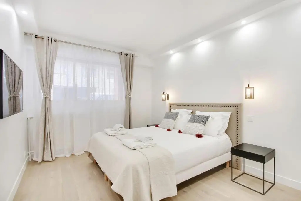 Trocadero/ Eiffel Tower - 3 Bedrooms- All New!