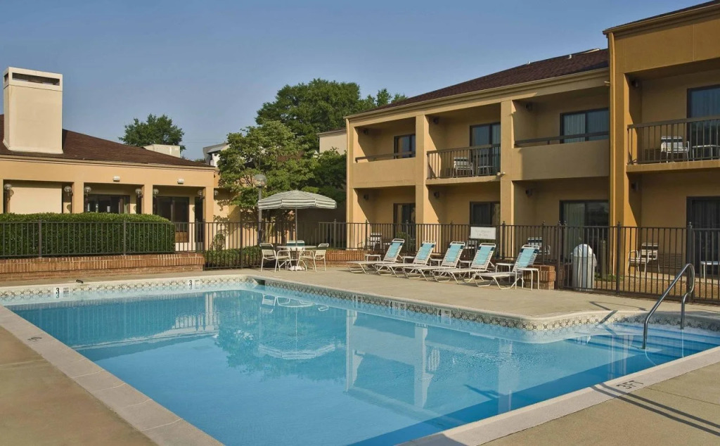 Courtyard by Marriott Richmond West