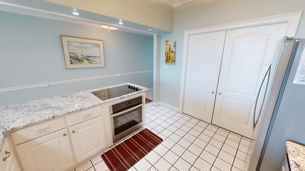 Shoreline Towers 2122 3 Bedroom Condo
