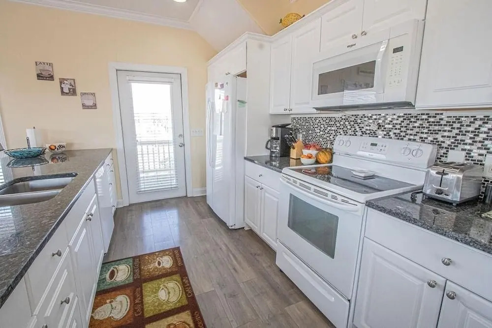 Sun Kissed 5 Bedroom Home by RedAwning