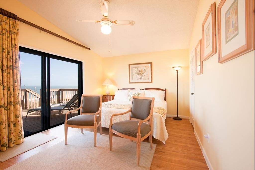 Turtle Cove 4 Br home by RedAwning