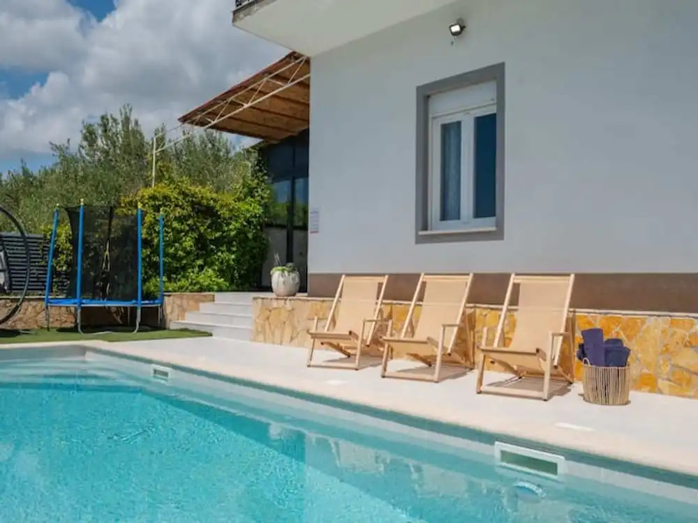 Famliy Holiday Villa Near Sea