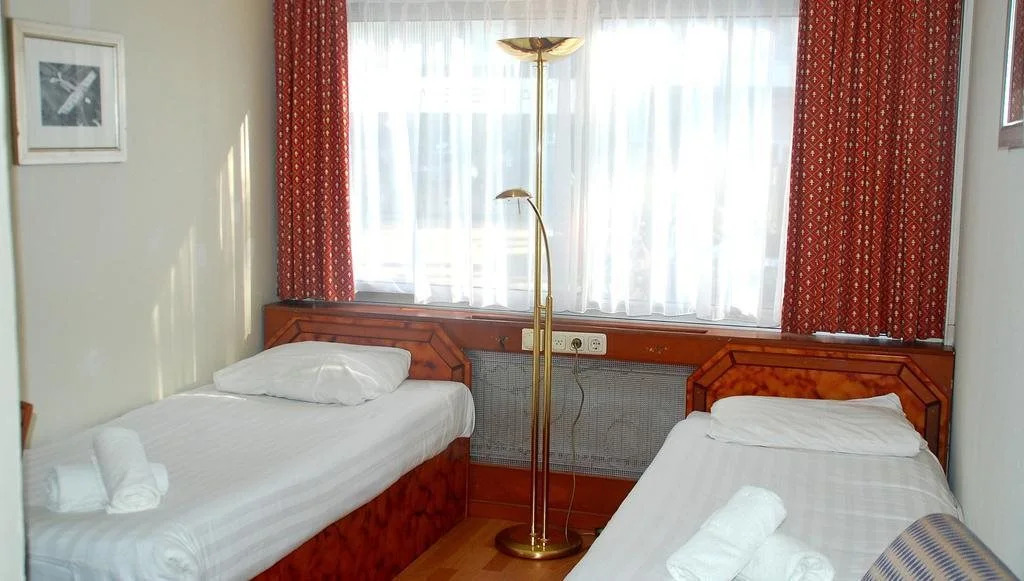 Budget Hostel Bargain Toko