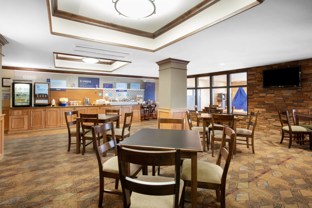 Holiday Inn Express Hotel & Suites Lander by IHG