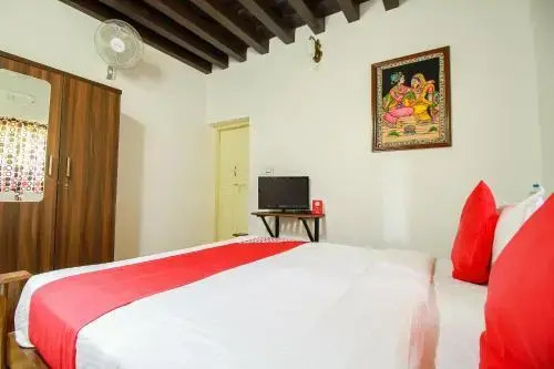 OYO 26741 Cocoon Royale