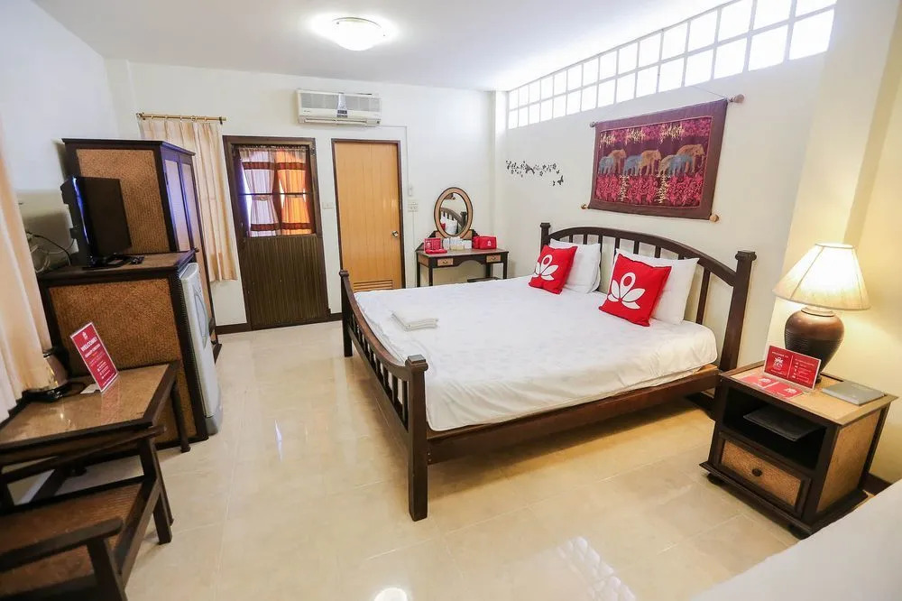 ZEN Rooms Sripoom Soi 1
