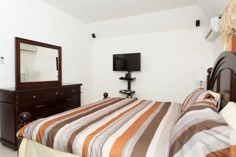 New Kingston Guest Apt at Fairway