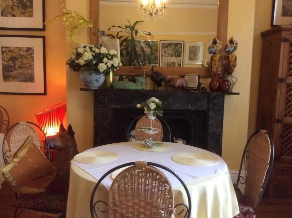 Cheltenham Lawn And Pittville Gallery BB