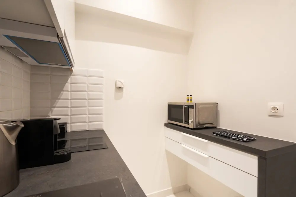 Kolonaki Chic Minimalist Studio-Athens