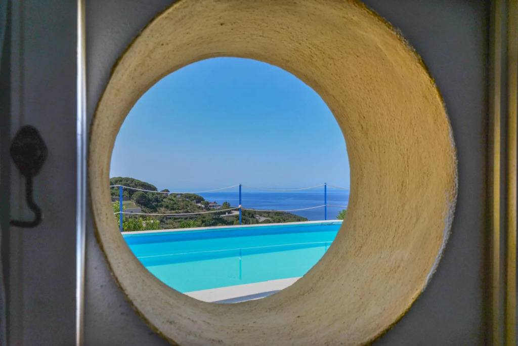 Enjoy a fantastic view from your private pool in the centre of Capoliveri-Tramonto Stella