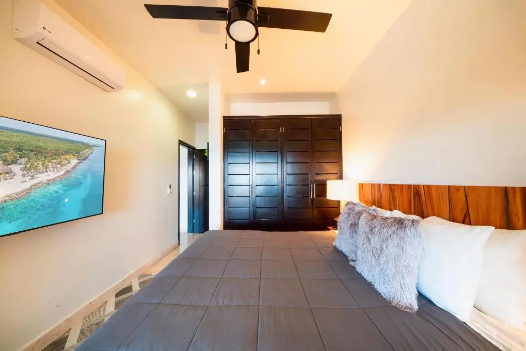 Condo Surf 405 - Luxury Oceanview Beachfront 3 BR with Gym - At El Faro Condos