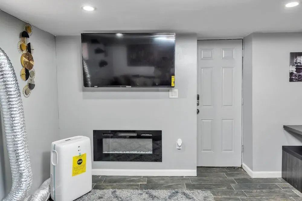 Cozy Modern 1br Apartment - Just 10 Mins From Jfk Airport 1 Bedroom Apts by RedAwning