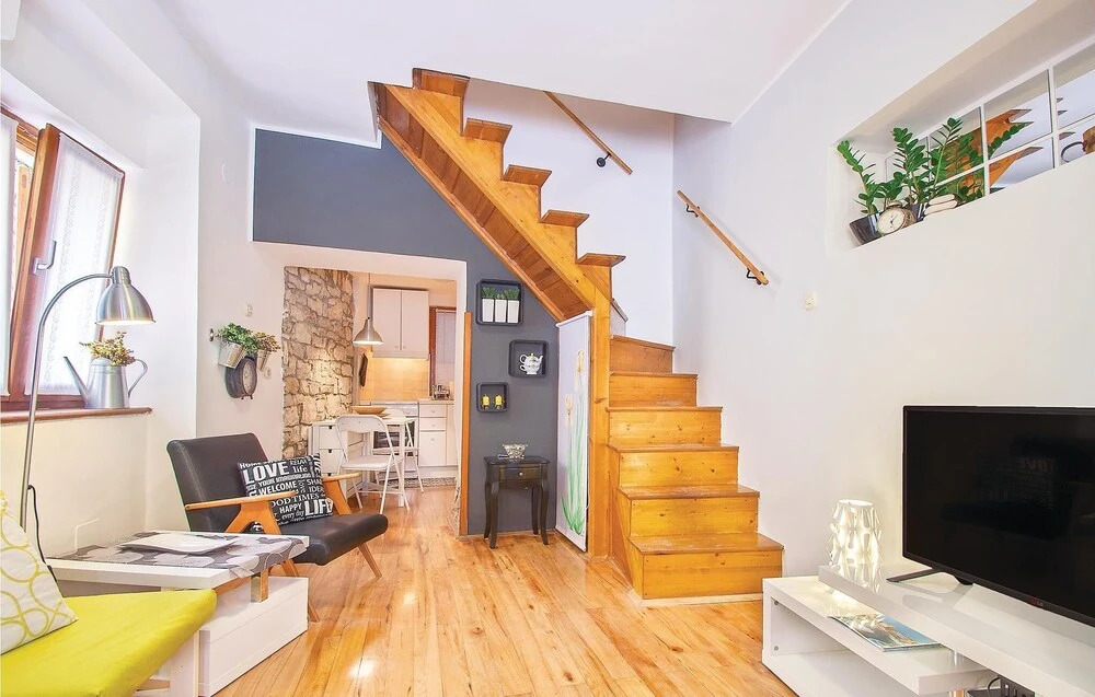 Nice Home in Fazana With Wifi and 2 Bedrooms