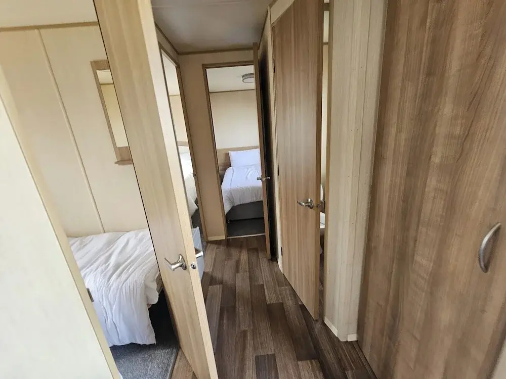 Ty Mawr Chalet Sleeps 6 With Fireplace