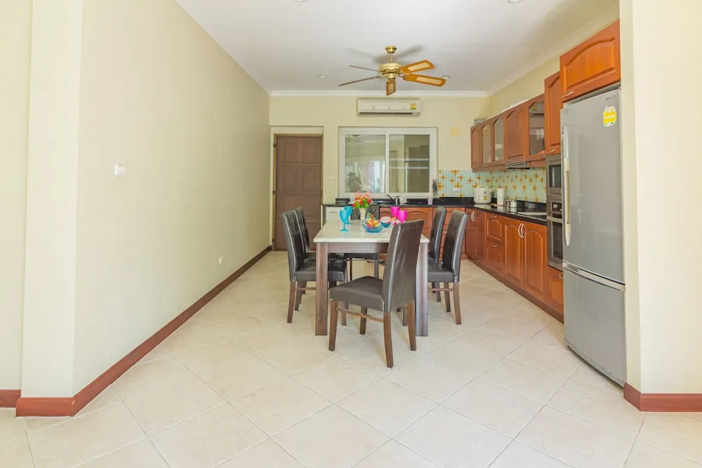 2 Bed Majestic Villa Near Beach