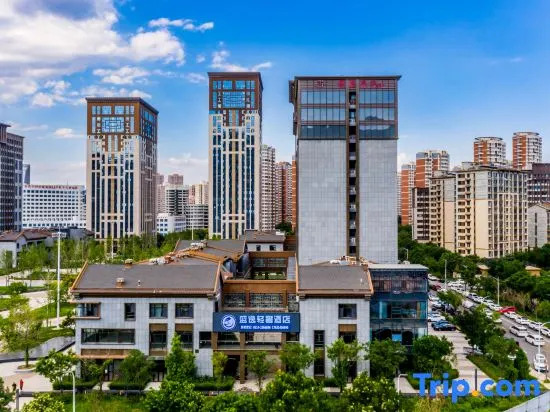 Shengyi Light Luxury Hotel (Chengde South Station Store)