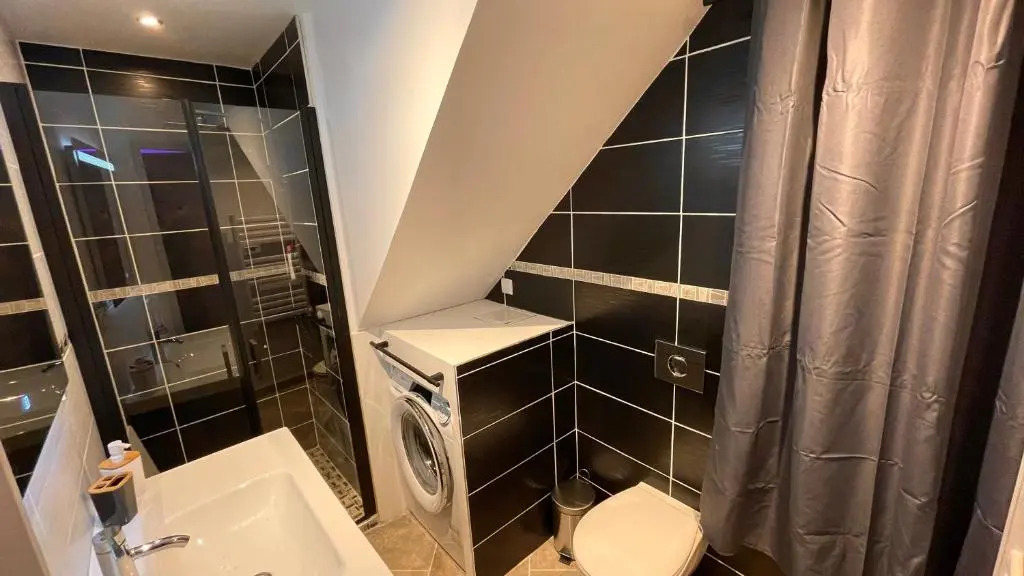 Mille et une nuit, appartement en RDC avec exterieur et parking