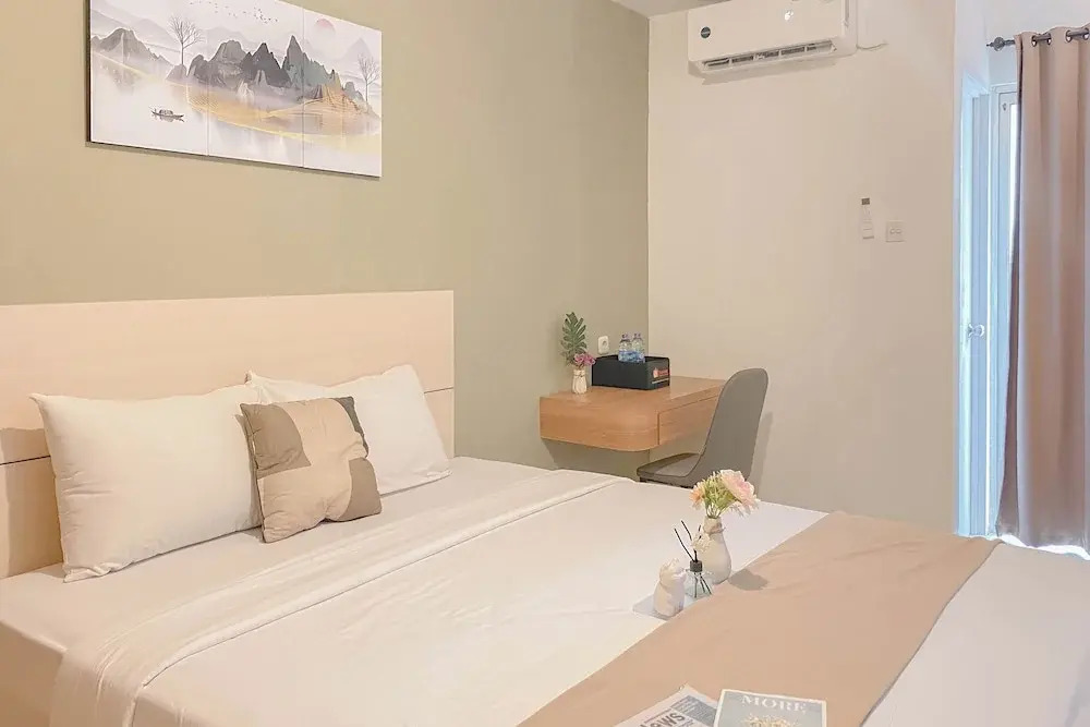 New And Modern Look Studio Room At Apartment Bassura City