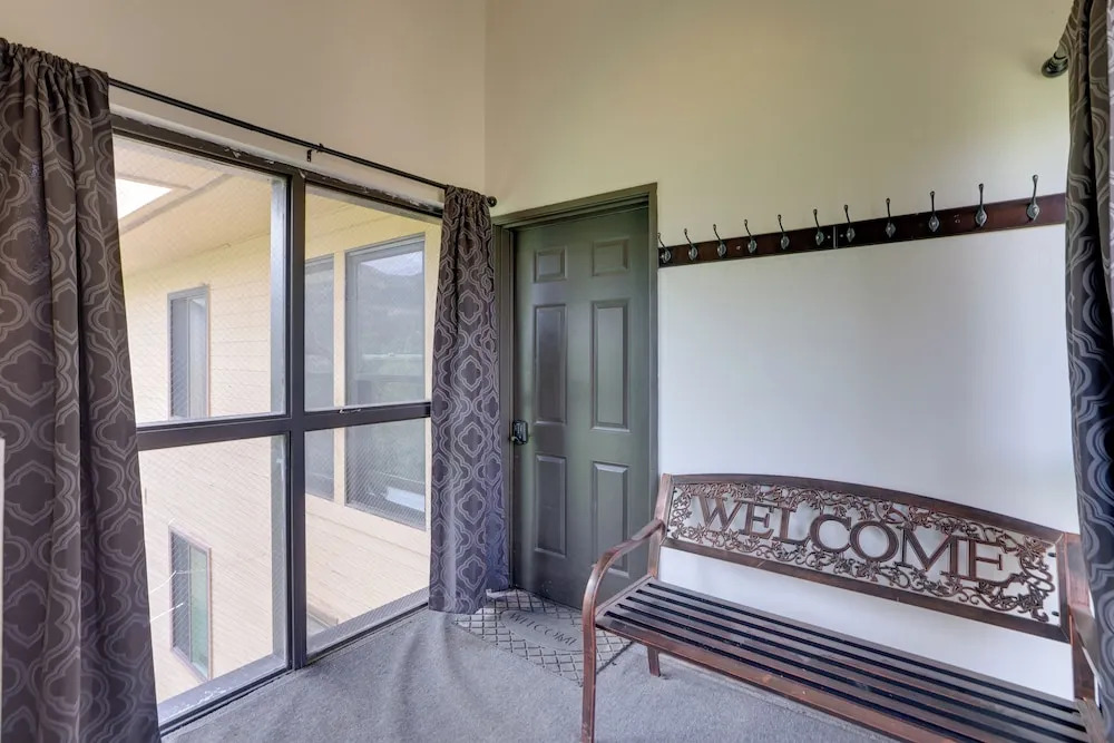 Ski-in/ski-out Brian Head Condo w/ Pool Access!