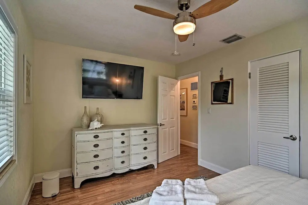 Cozy Jungle Escape < 1 Mi to Gulfport Beach!